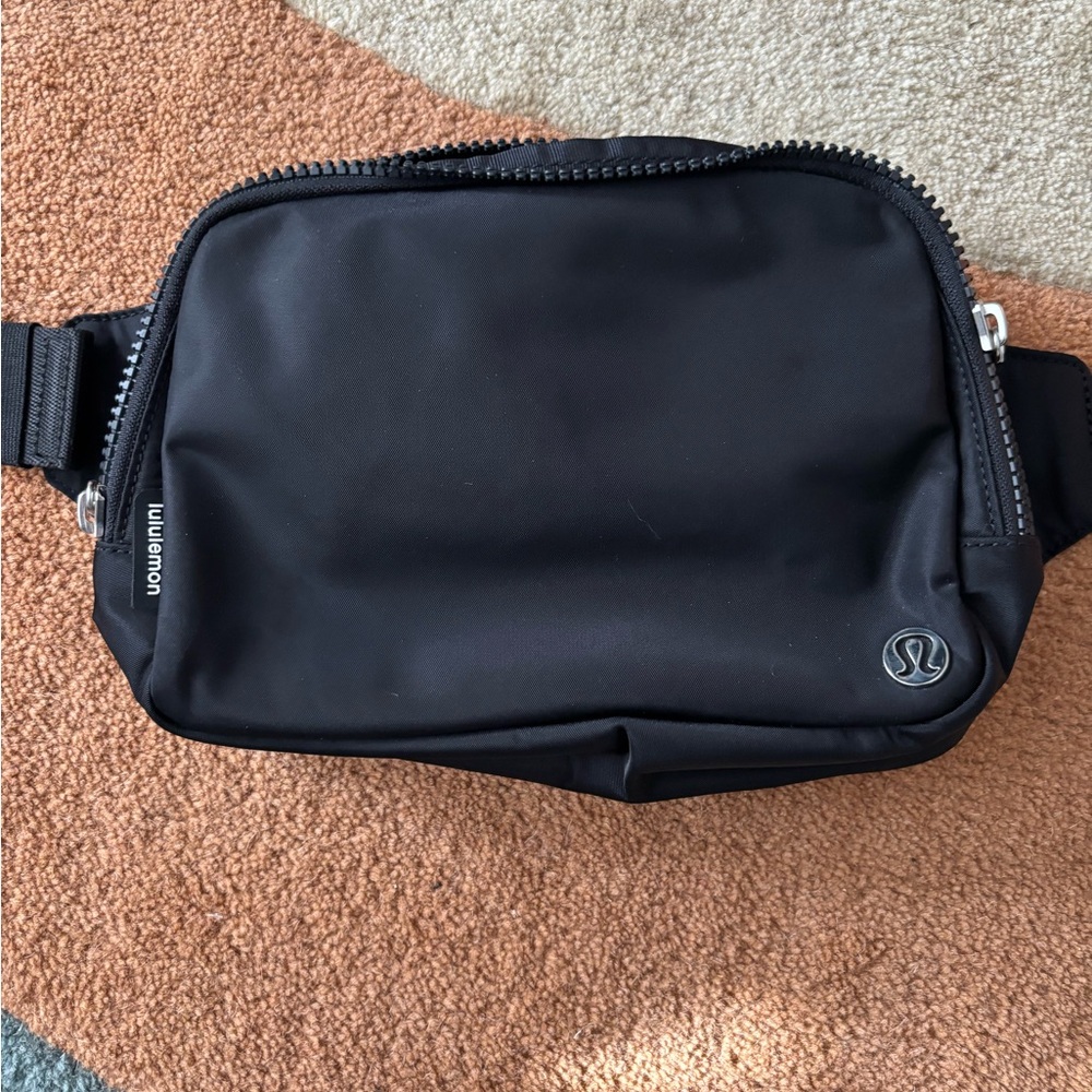 lululemon athletica Sleek Black Belt Bag